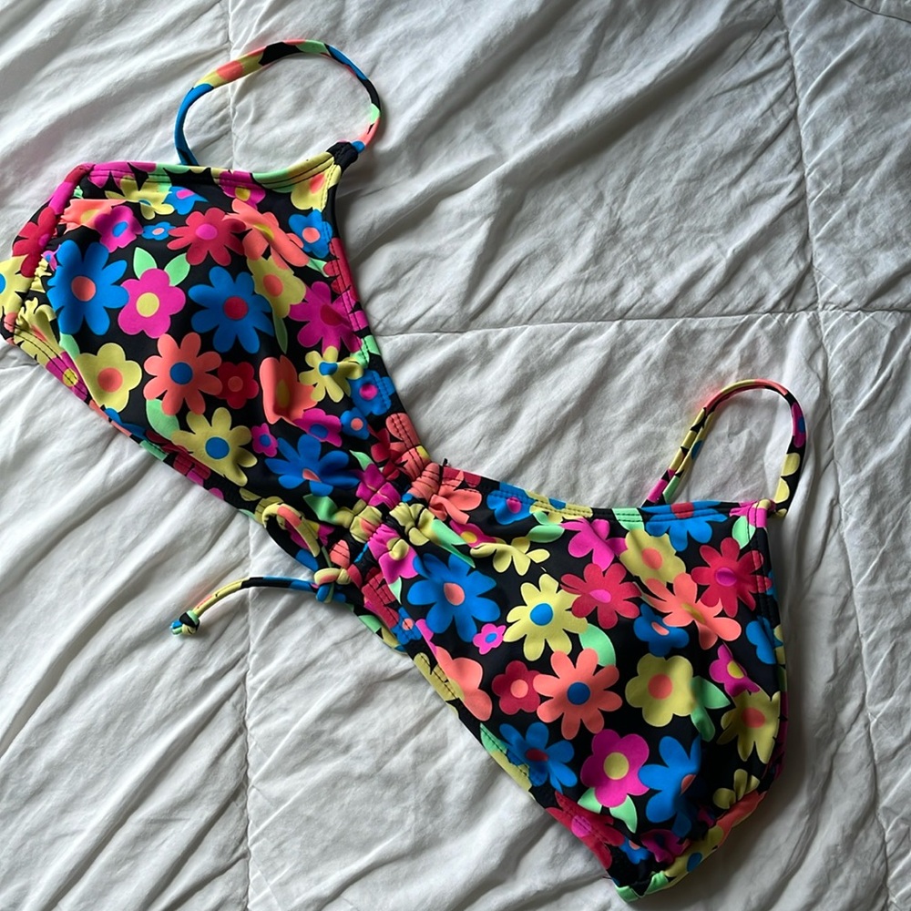 GUC Colorful No Boundaries Flower Power Swim Top Size XL‎
